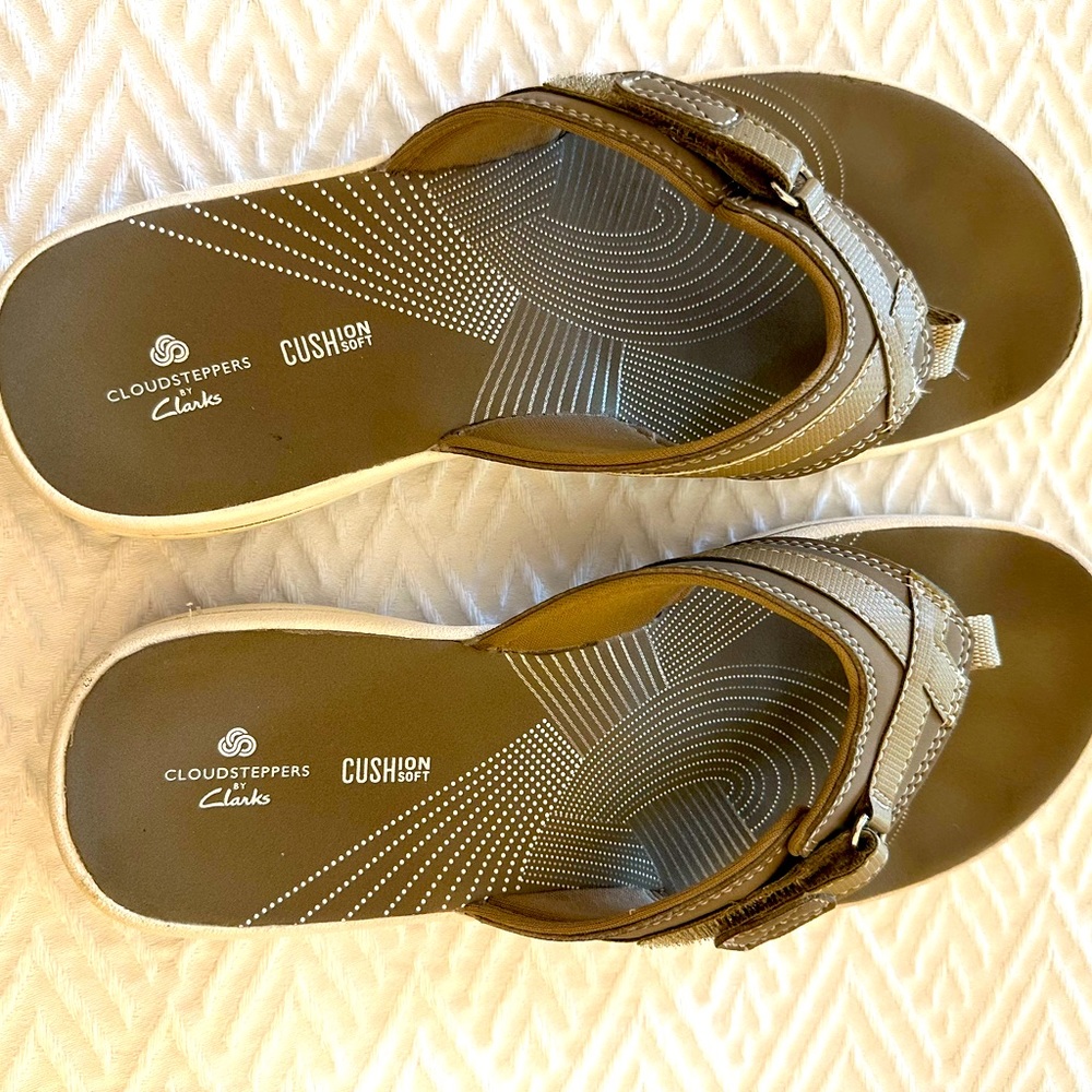 Clarks Cloudsteppers Sandals size 8